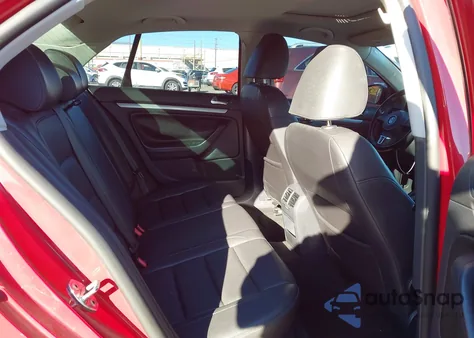 2010 Volkswagen Jetta Limited Edition z USA, uszkodzony, nr VIN 3VWRZ7AJ6AM129238